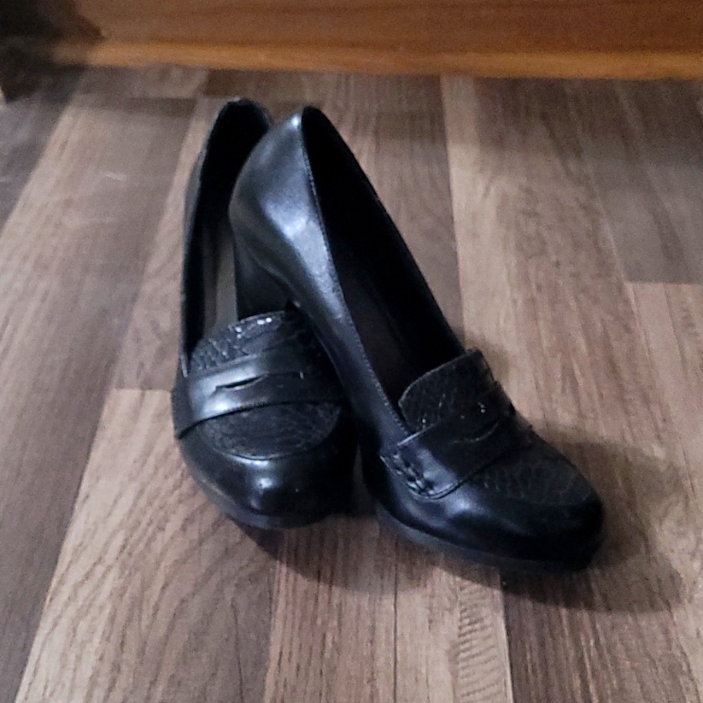 Attention heels size 7